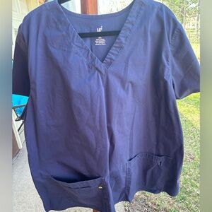Med Couture Mc2 scrub top 4x pockets navy